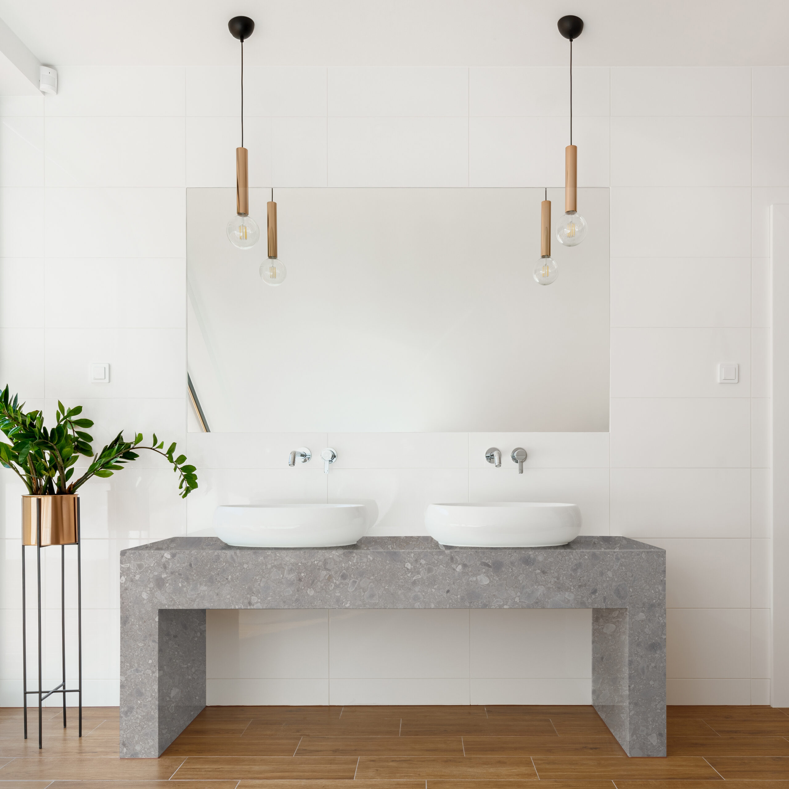 Luxury,White,Bathroom,With,Big,Mirror,Above,Two,Washbasin,And